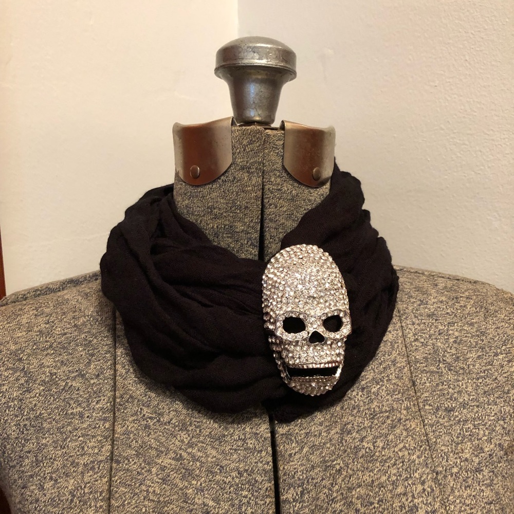 Fashion Skull Brooch